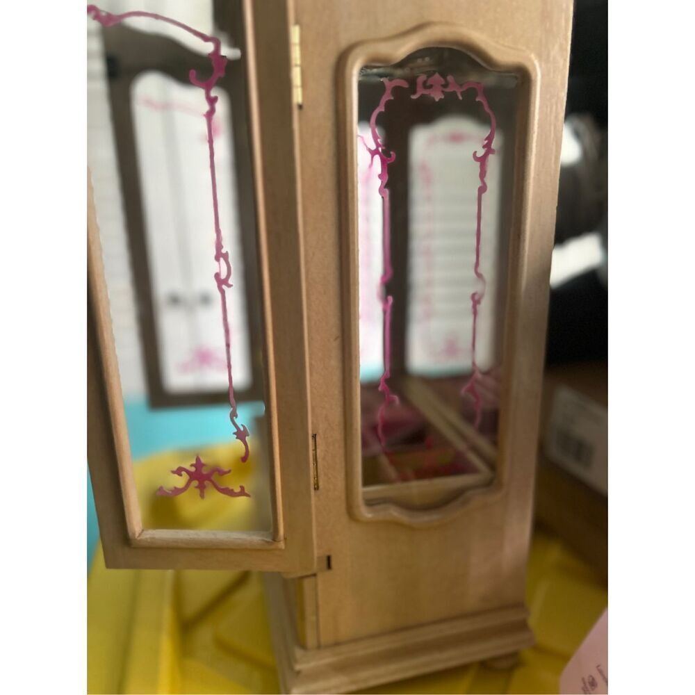Jewelry Box With A lot Of Storage